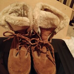Tan Fur-Lined Winter Boots